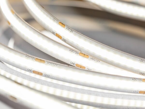 Benzi LED și accesorii