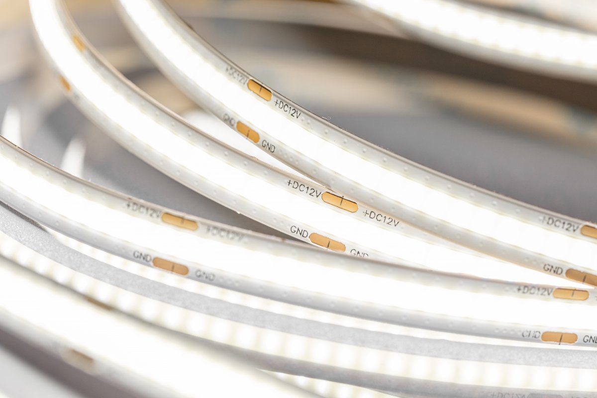 Benzi LED și accesorii